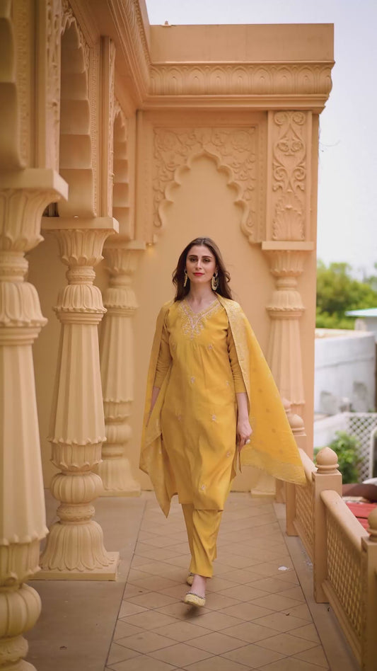 Women's SILK Embroidered Straight Kurta with Pant And JECKET BUTTI Printed Dupatta Sets